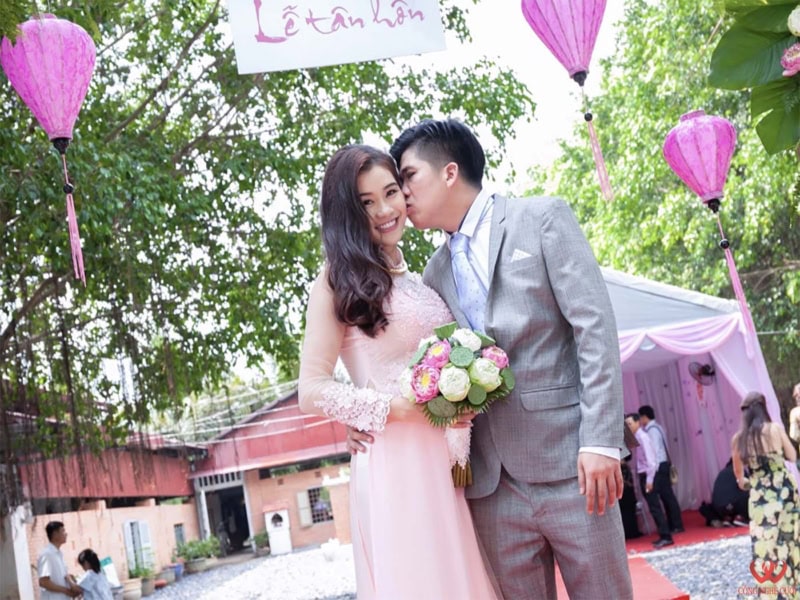 Cổng Hoa Sen đám Cưới Tông Hồng