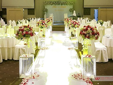 Trang Trí Hoa Lối đi Nhà Hàng Tiệc Cưới (4)