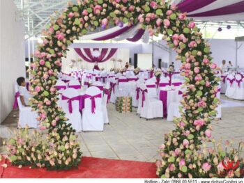 Trang trí tiệc cưới trọn gói tông màu tím- Cổng hoa sen