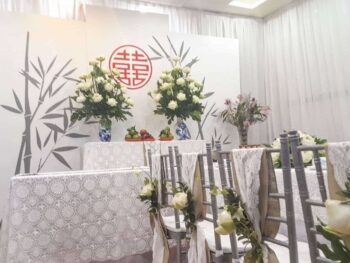 Trang trí đám cưới với hoa sen trắng xanh