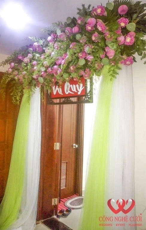 Trang trí đám cưới tại nhà với hoa sen