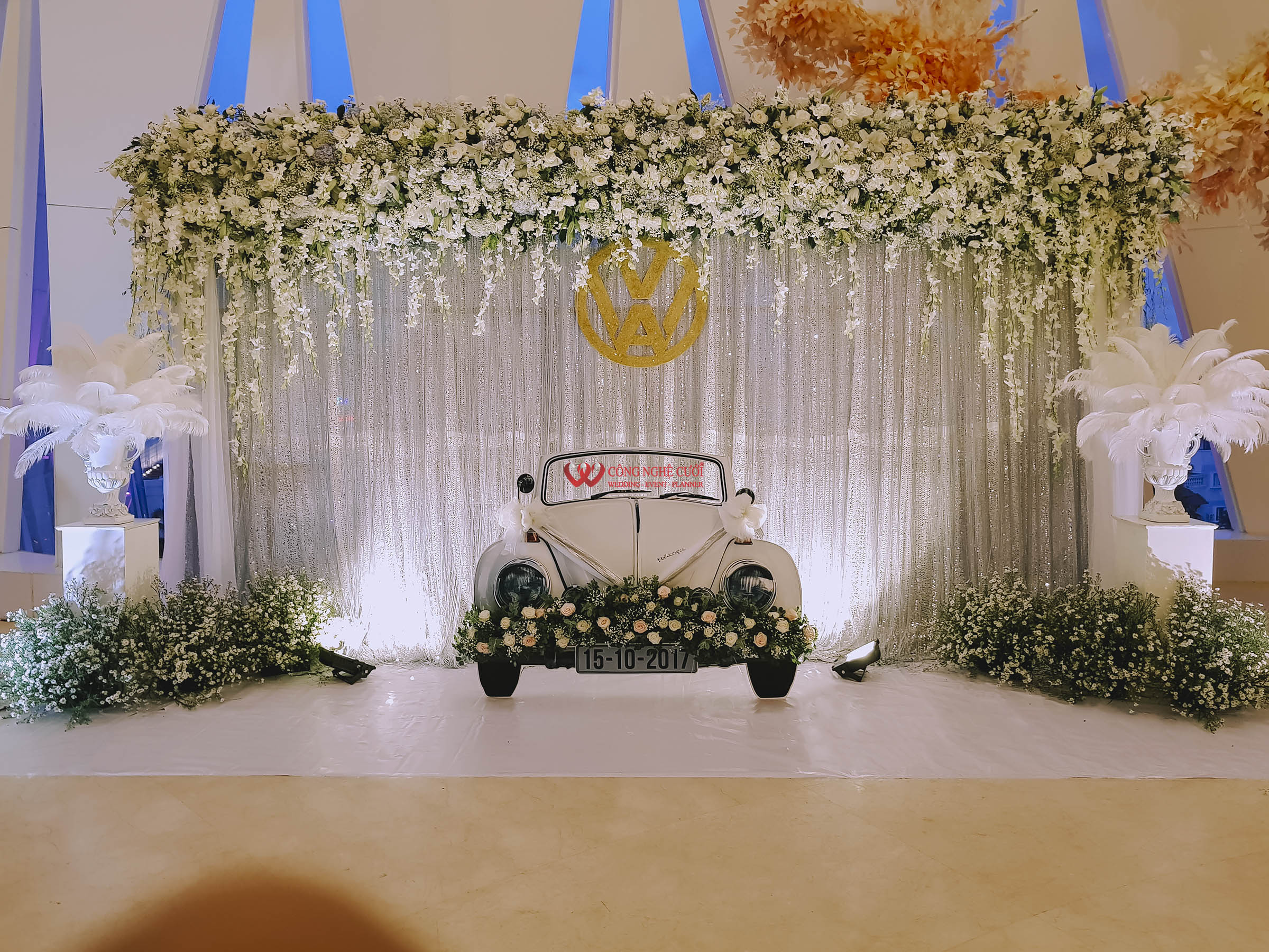 Backdrop Chụp ảnh Tông Trắng Tại Adora Luxury