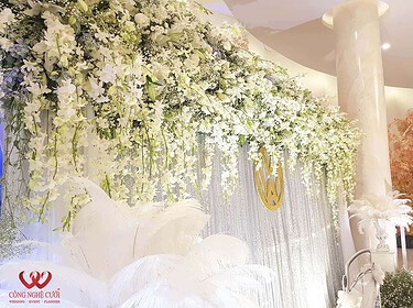 Trang trí backdrop chụp ảnh đám cưới tông trắng