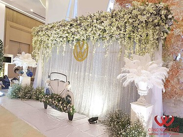 Trang trí backdrop chụp ảnh đám cưới tông trắng