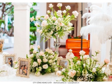 Trang trí bàn gallery tiệc cưới tại nhà hàng