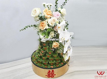 Mâm quả bánh xu xê xếp tháp kết hoa