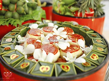 Mâm quả bánh Pía và bánh xu xê