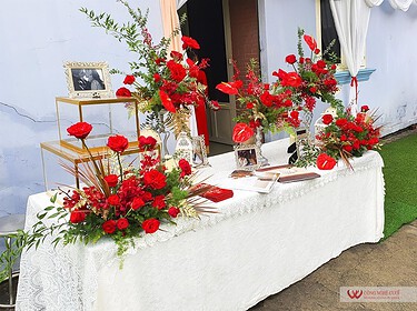 Trang trí bàn gallery đám cưới tại nhà