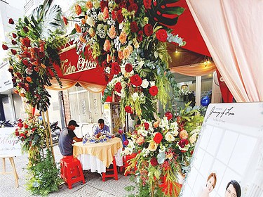 Cổng Hoa Cưới Lễ Tân Hôn Màu Cam đỏ (3)