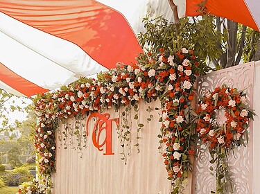 Backdrop Cưới đón Khách Tổng đỏ Hồng