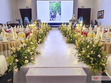 Trang Trí Lối đi Lên Sân Khấu Tiệc Cưới (1)OK