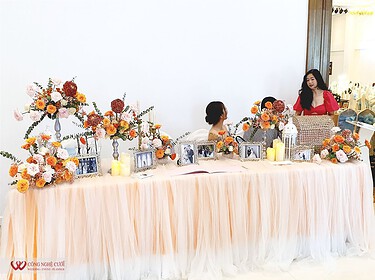 Bàn Gallery Tông Màu Cam (2)