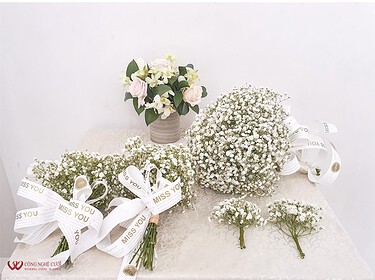 Hoa Bi Cằm Tay Cô Dâu (3)