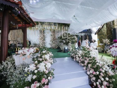 Trang Trí Sân Khấu Tiệc Cưới Tại Nhà (1)