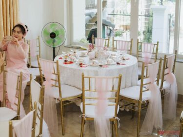 Bàn Tròn ghế Tiffany cưới hỏi sự kiện