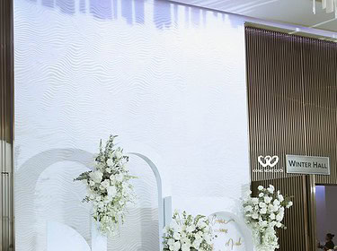 Trang Trí Backdrop Chụp ảnh Tiệc Cưới Tông Trắng đẹp (3)