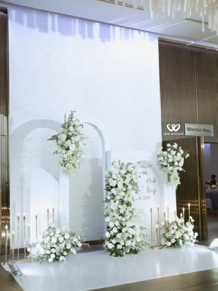 Trang Trí Backdrop Chụp ảnh Tiệc Cưới Tông Trắng đẹp (3)