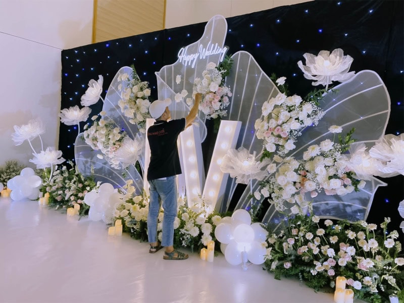Trang Trí Backdrop Tiệc Cưới Nhà Hàng Adora