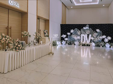 Trang Trí Backdrop Tiệc Cưới Nhà Hàng Adora