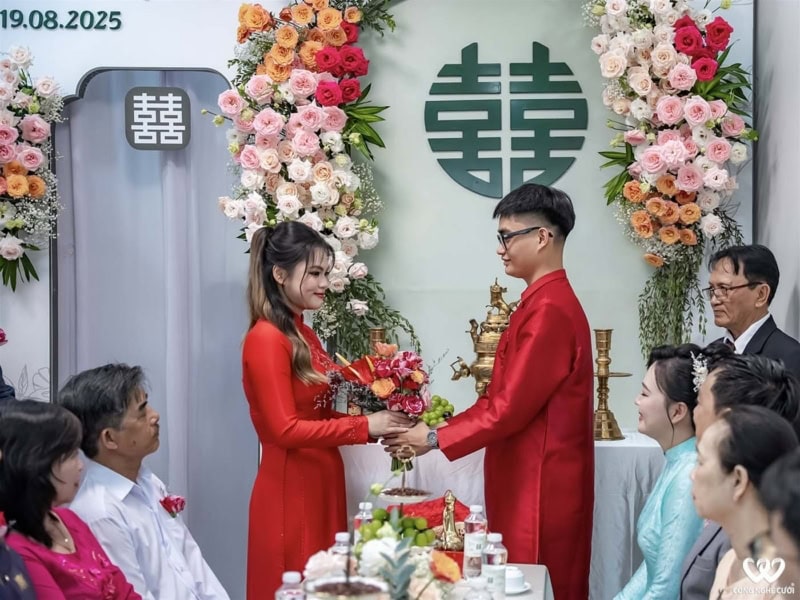 Cô Dâu Chú Rể Trong Lễ Gia Tiên