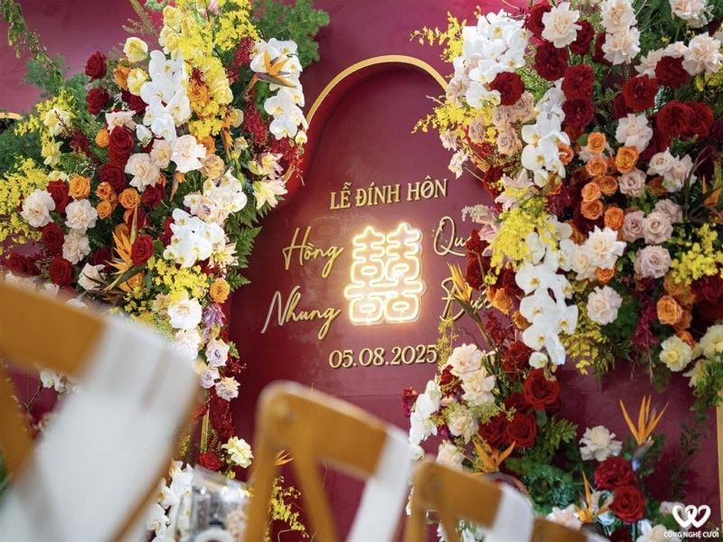 Phông Gia Tiên Lễ đính Hôn