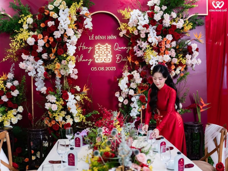 Phông Gia Tiên Lễ đính Hôn