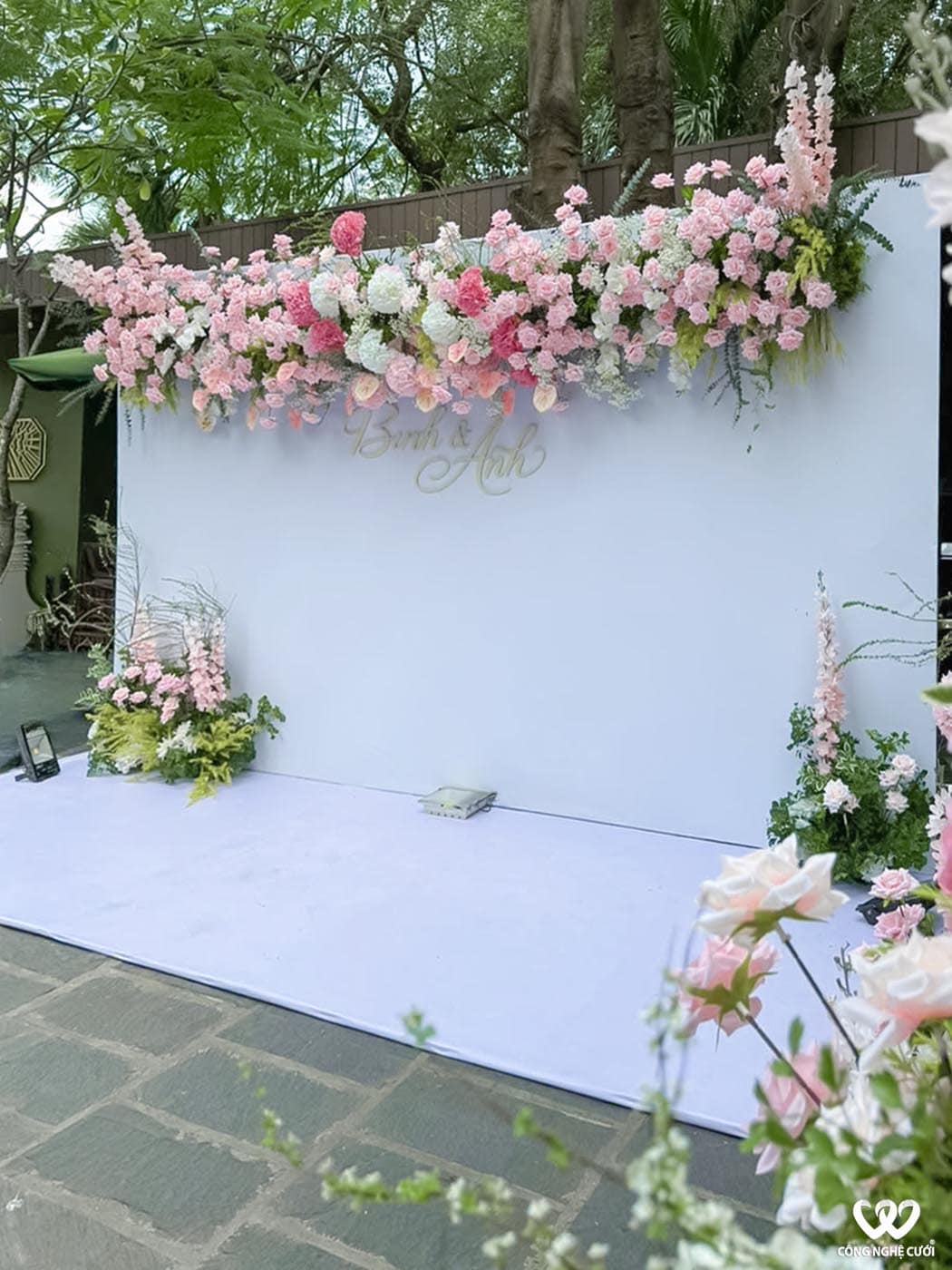 Backdrop Tiệc Cưới Ngoài Trời