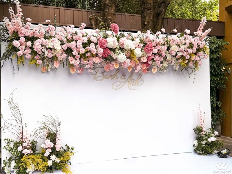 Backdrop Tiệc Cưới Ngoài Trời