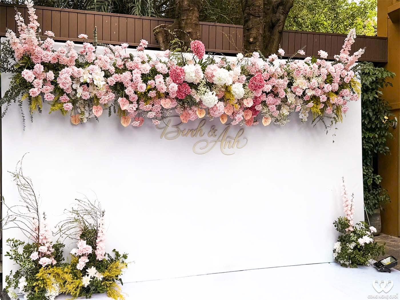 Backdrop Tiệc Cưới Ngoài Trời