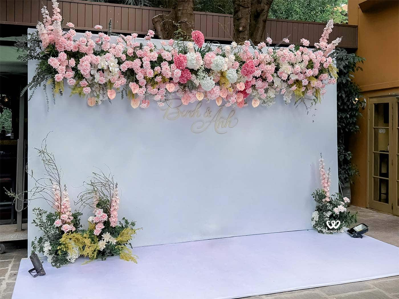 Backdrop Tiệc Cưới Ngoài Trời