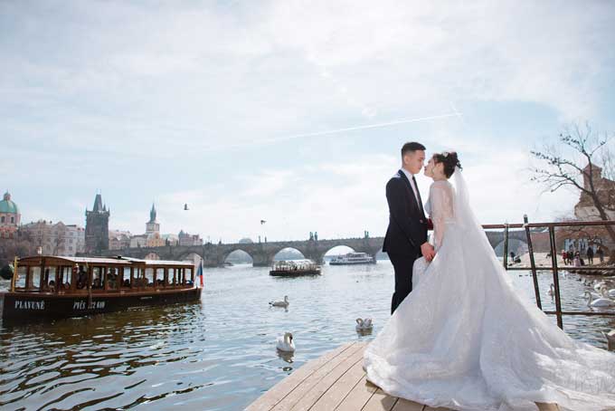 Ảnh cưới chụp tại Séc của đôi uyên ương yêu qua Facebook - 10