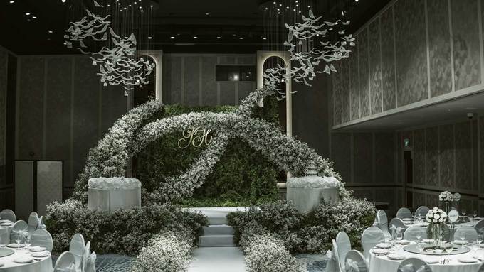 Tiệc cưới trắng muốt với hơn 1.500 bó hoa thạch thảo